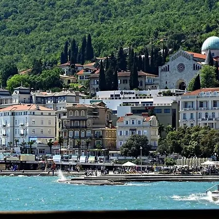 Pelda Apartment, Sea View, Parking, Pet Friendly Daire